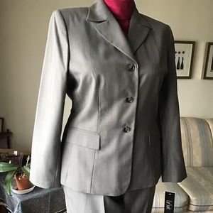 NWT Le Suit 2PC Jesuit